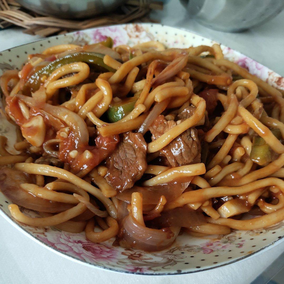 炫儿-2做的孜然牛肉炒拉条 家常面条百吃不厌的美味做法