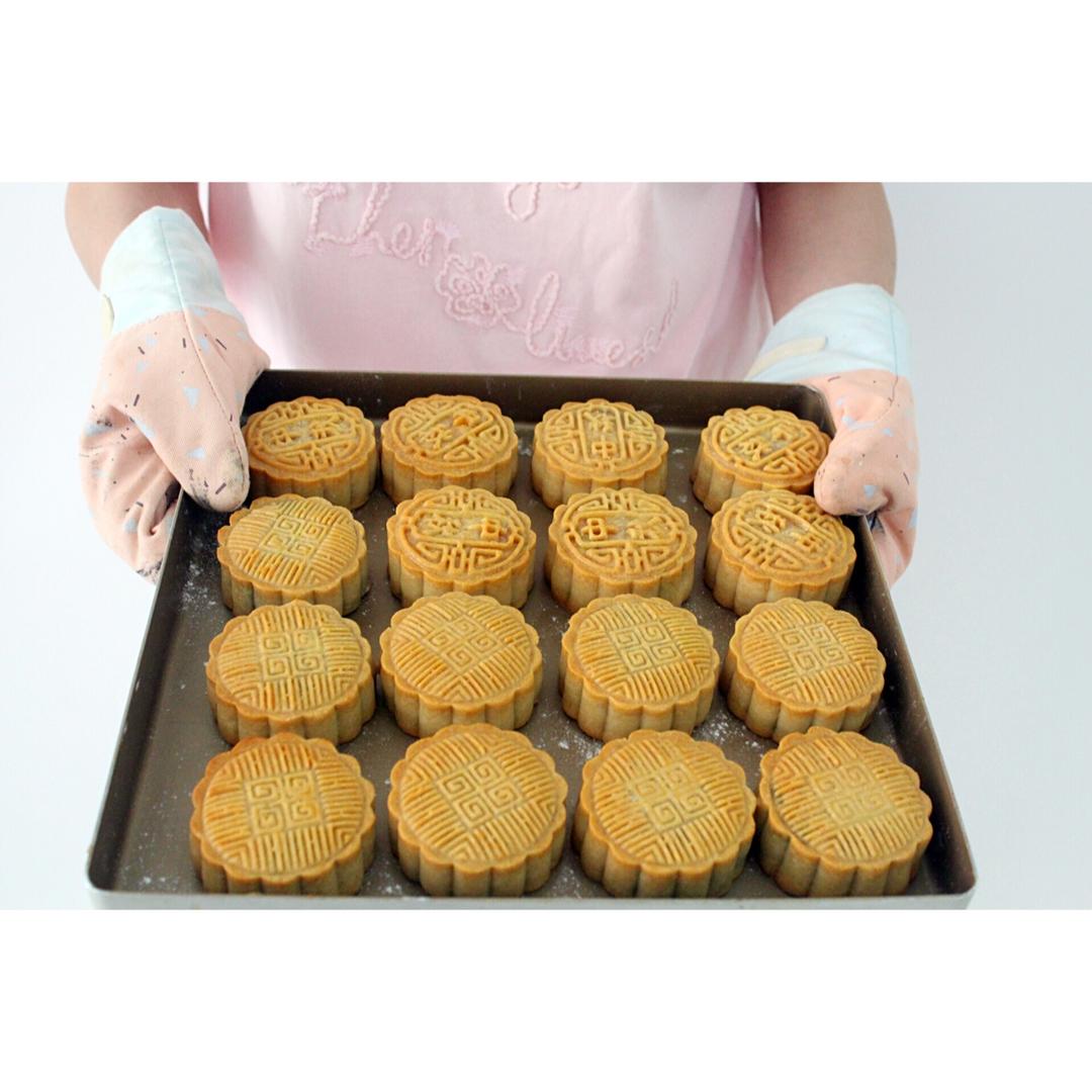 广式月饼—蛋黄莲蓉月饼