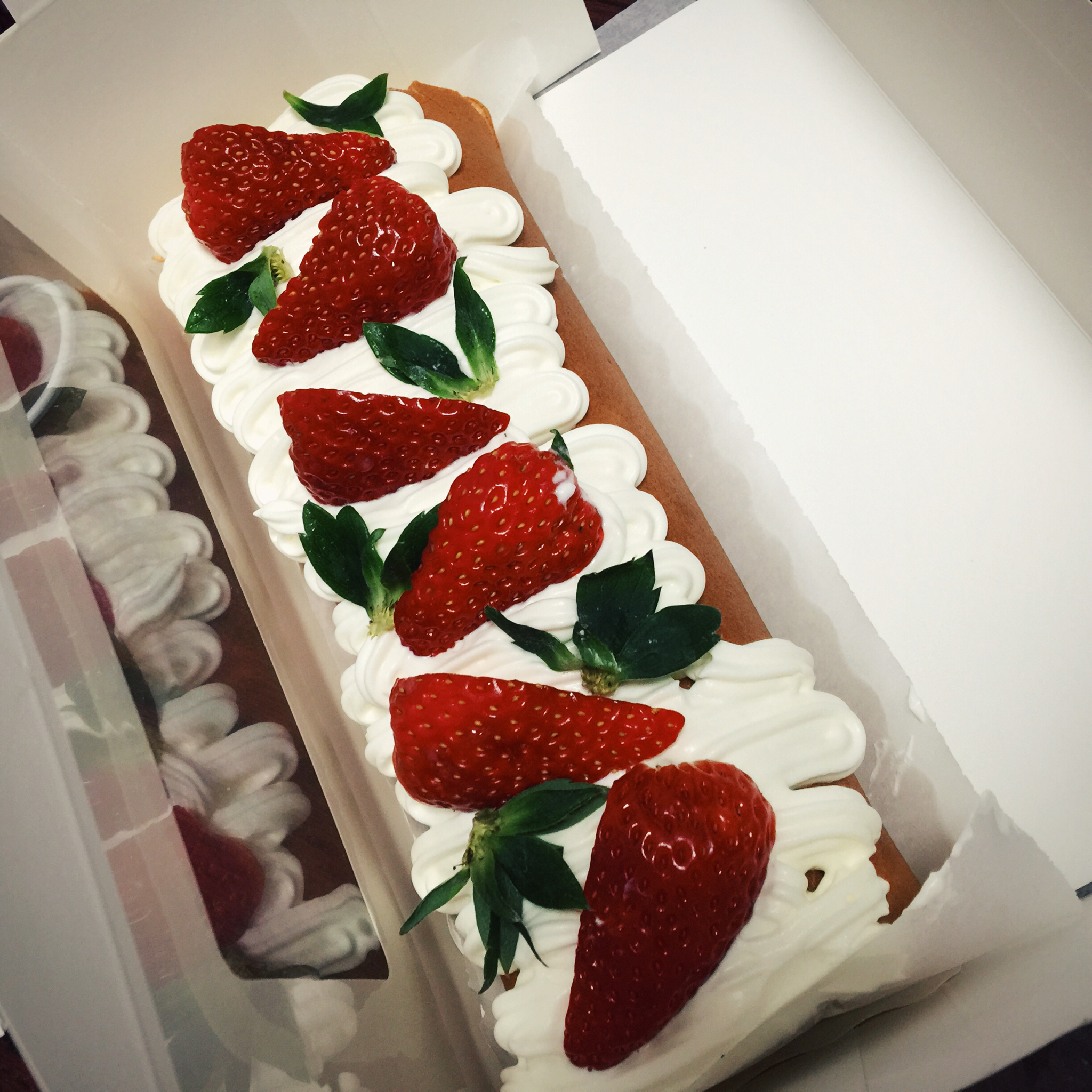 烫面草莓蛋糕卷