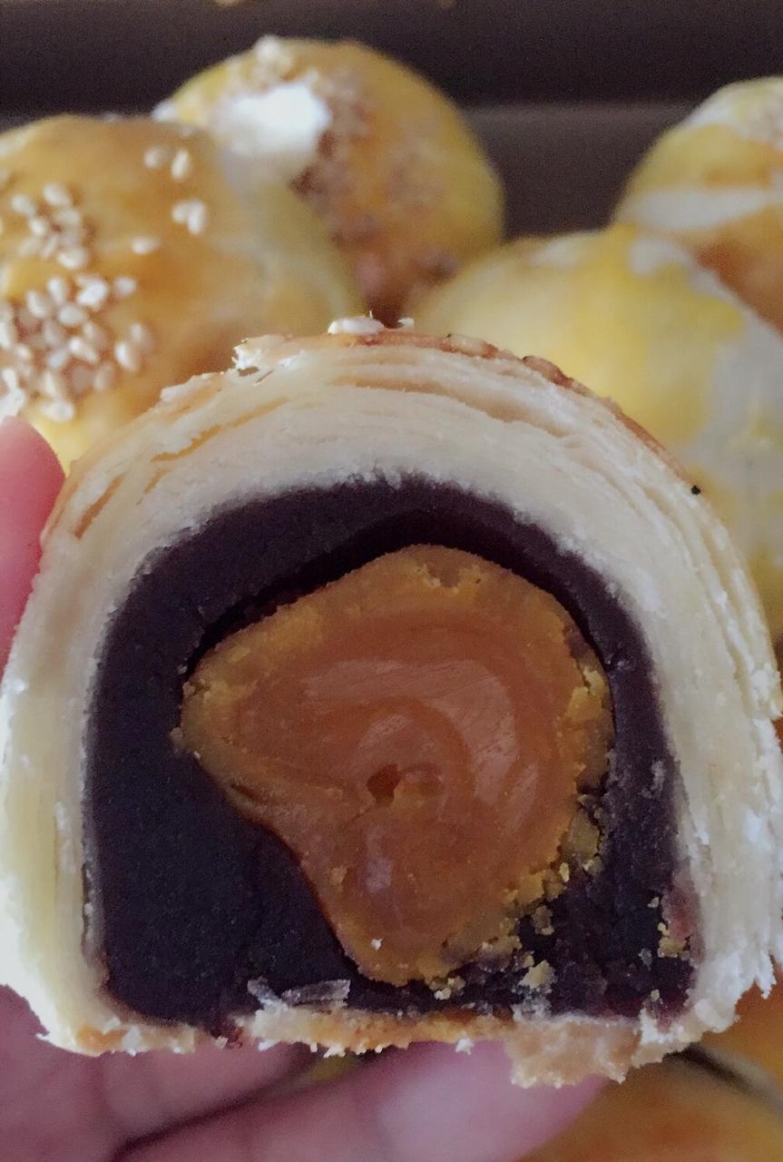 蛋黄酥 Danhuangsu