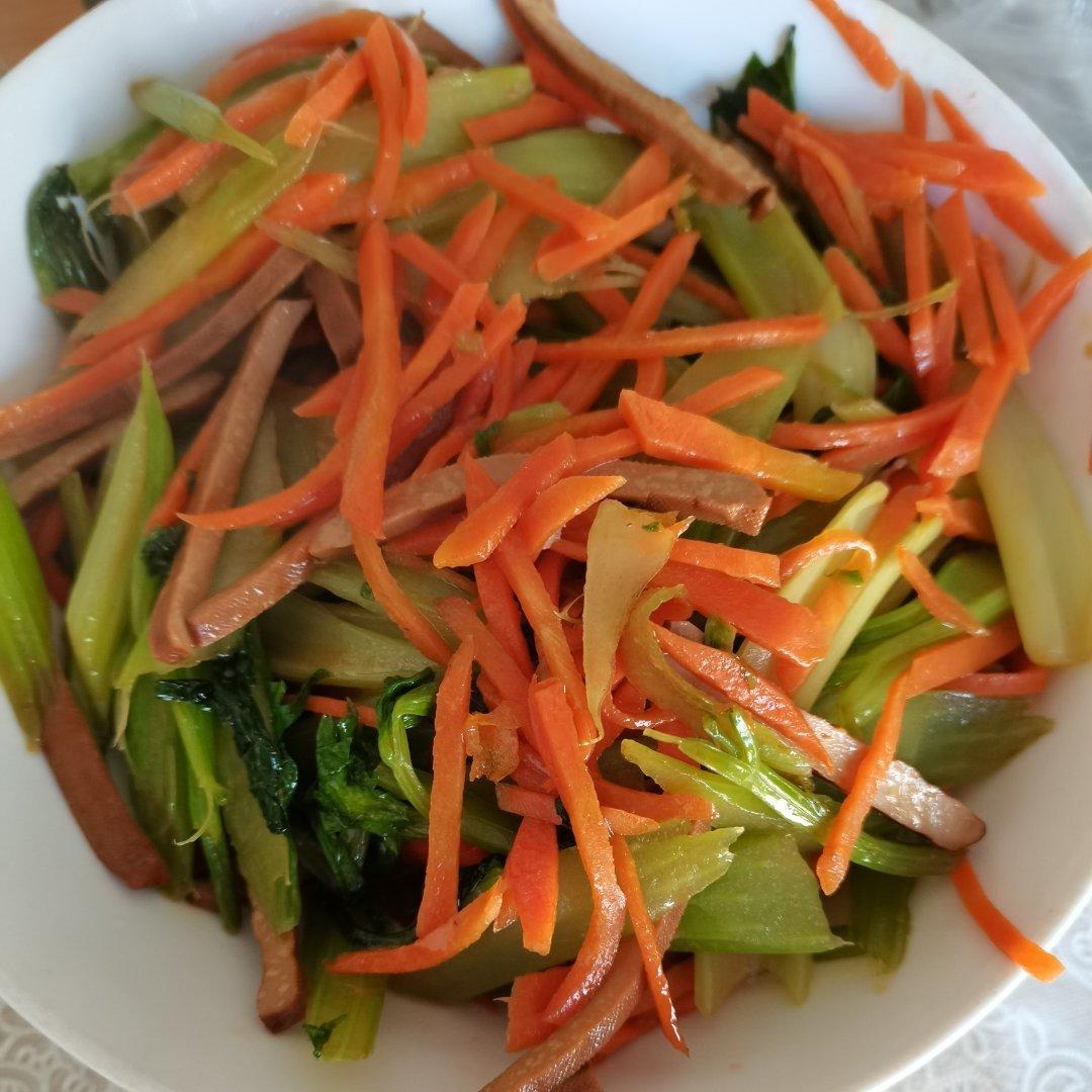 西芹胡萝卜炒豆干