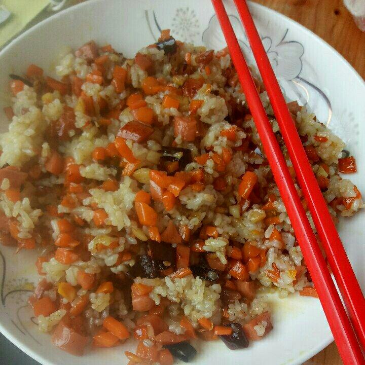 胡萝卜火腿炒饭