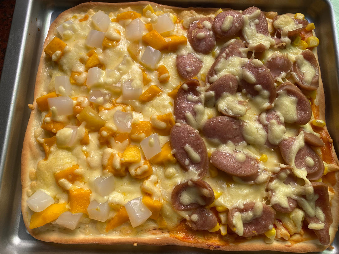 自制披萨饼皮~~比买的好吃百倍的披萨饼皮，外酥内软奶香味儿浓郁，直接吃都超级美味