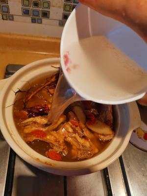 五指毛桃椰子鸡汤的做法 步骤6