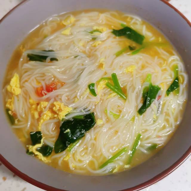 菠菜西红柿鸡蛋面