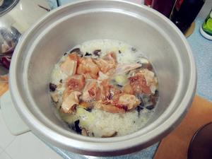 电饭锅～香菇马铃薯鸡肉焖饭的做法 步骤3