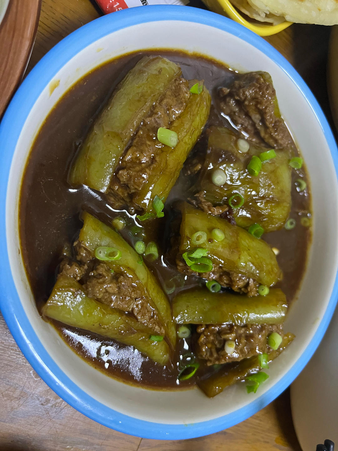 下饭菜“青椒酿肉”，香糯多汁鲜嫩下饭