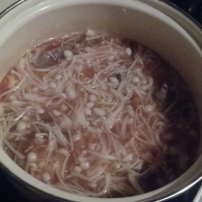 金针菇肥牛番茄锅