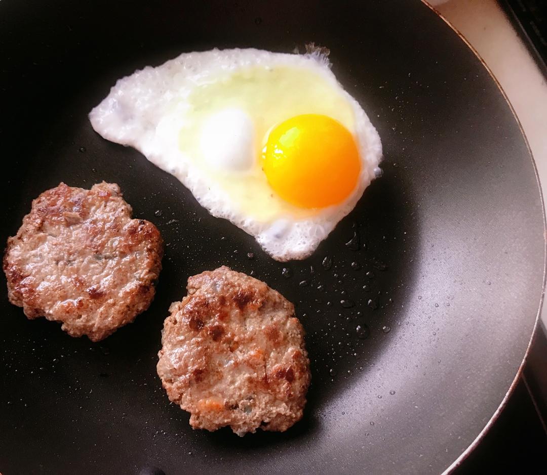肉多汁的快手汉堡牛肉饼