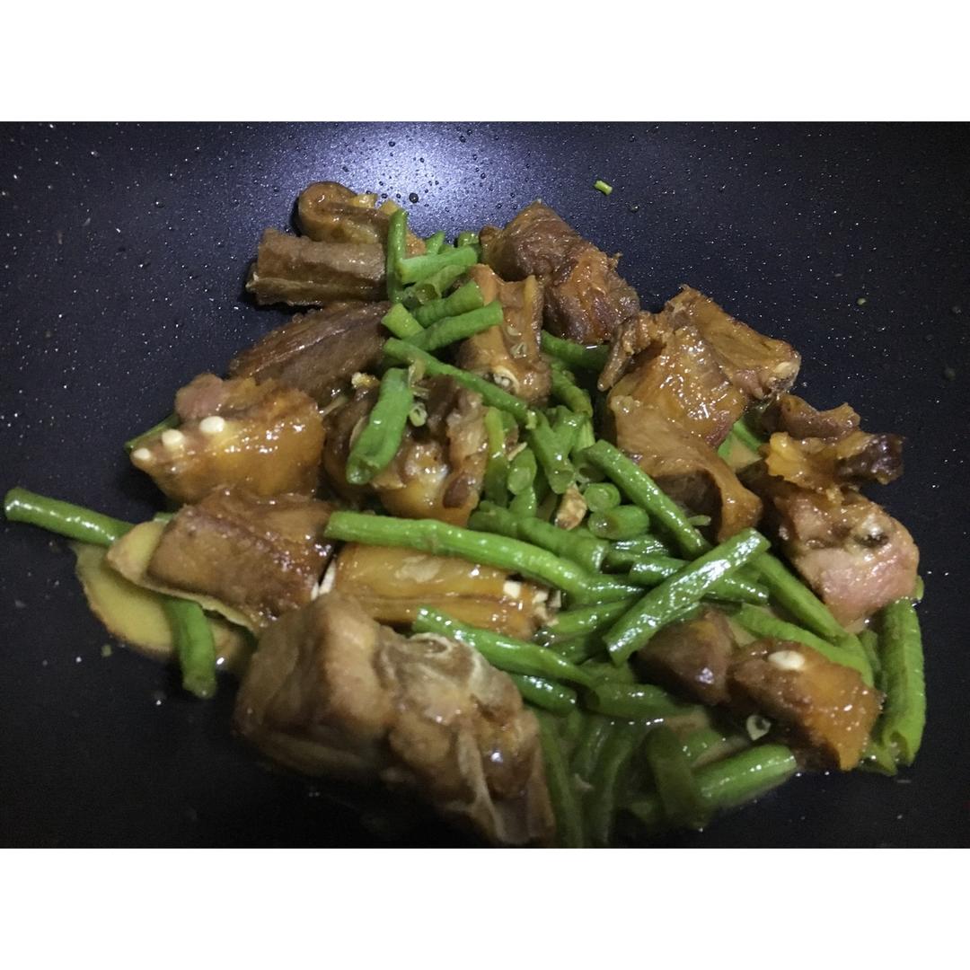 红烧排骨炖豆角土豆