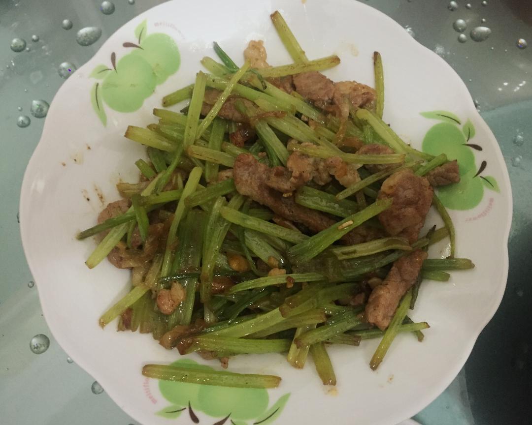 芹菜炒肉