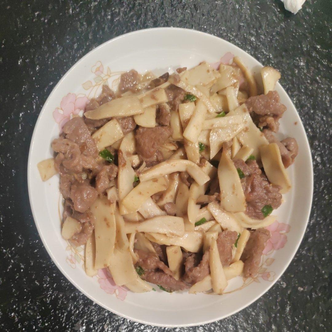 鸡腿菇炒牛肉