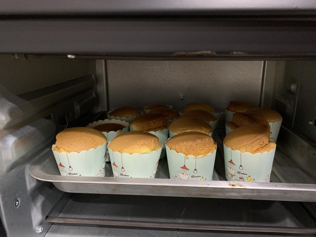 纸杯蛋糕 8寸戚风蛋糕的量