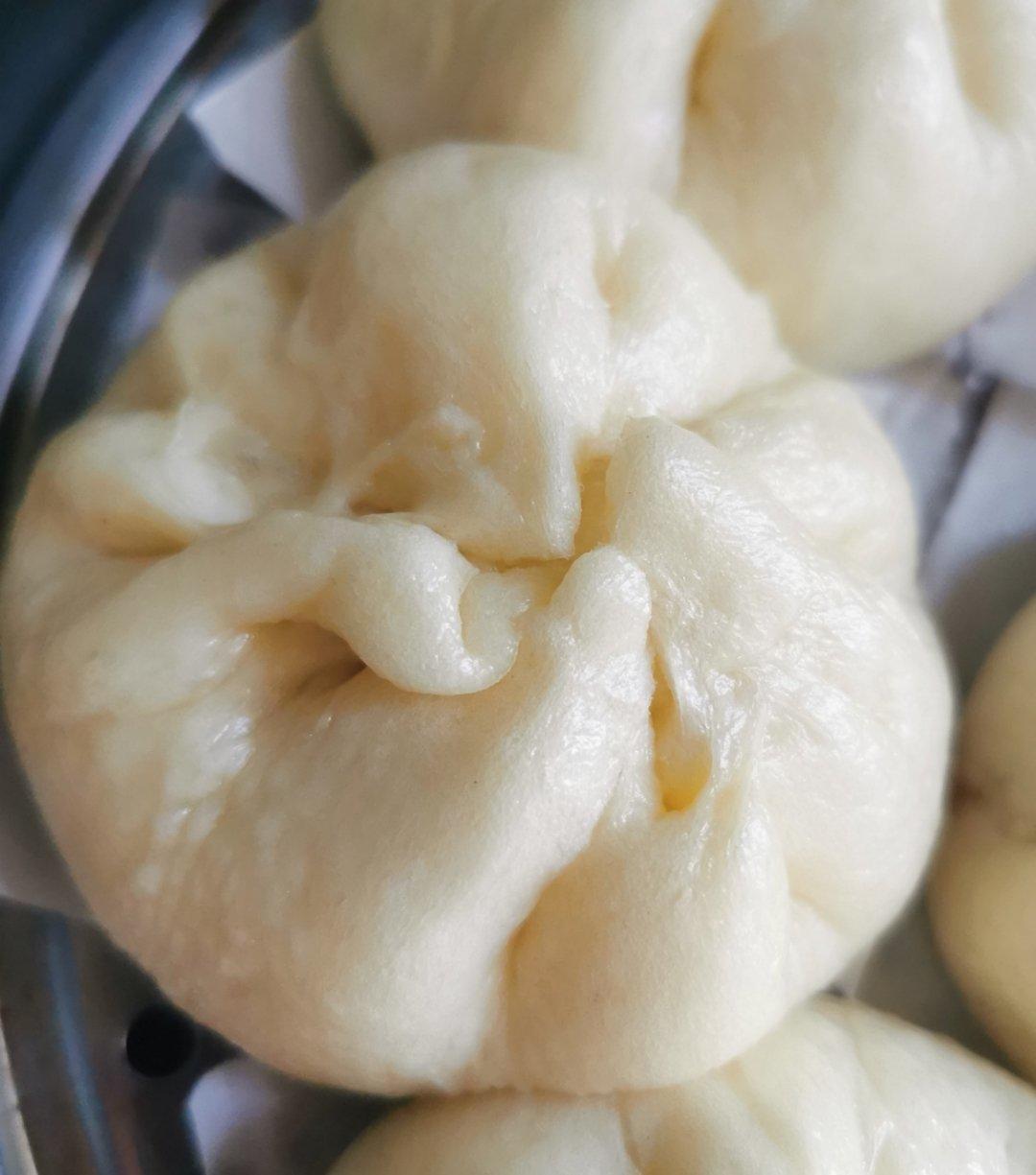 松软多汁的肉包子