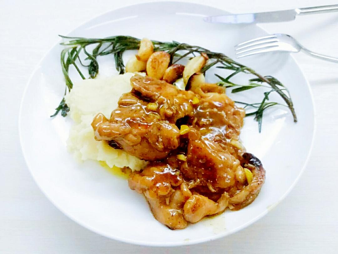 蒜香煎烤鸡腿肉排的做法