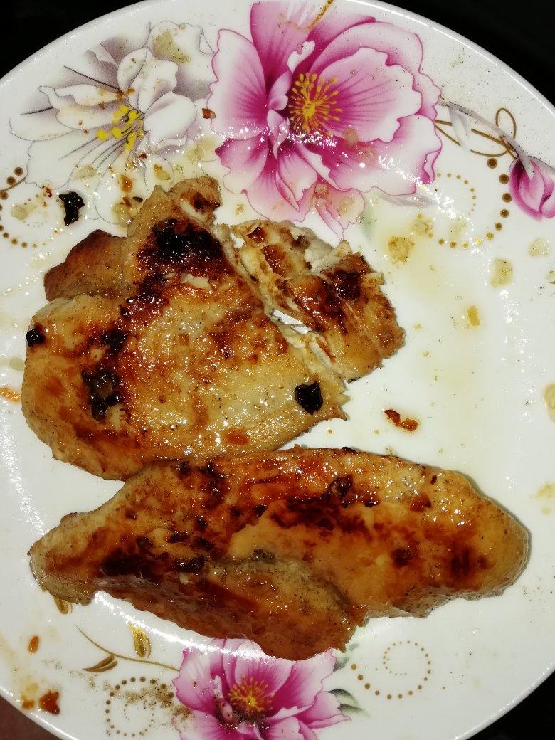酷炫屌炸天好吃的煎鸡胸肉（香蒜蜂蜜煎鸡胸肉）