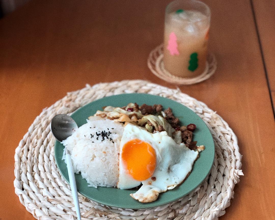 「白钟元 美食的广场」泰式菠菜猪肉碎饭