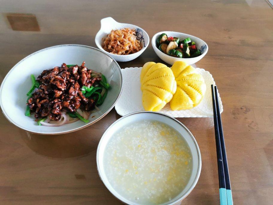 京酱肉丝配荷叶饼～附小视频荷叶饼简单做