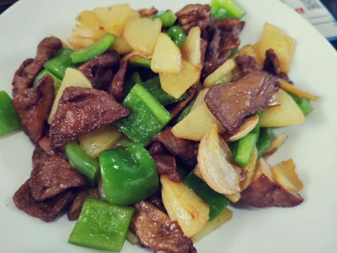 蒜香土豆青椒炒啤酒肉片