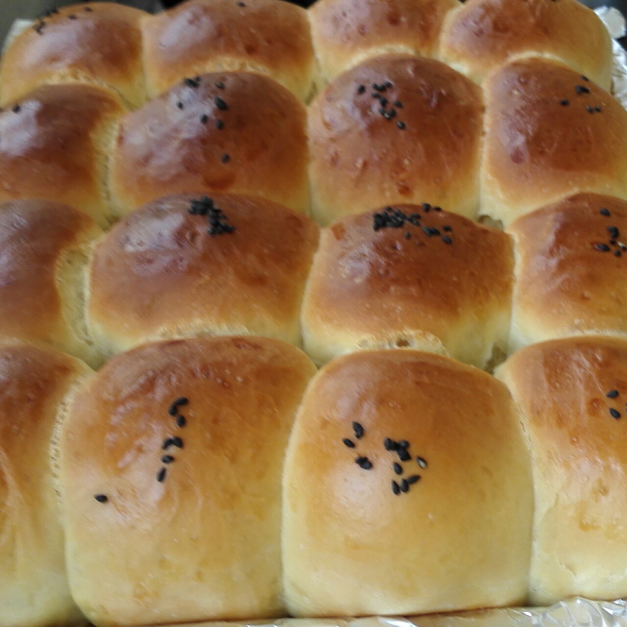 大人小孩都爱不释口的【蜂蜜牛奶小餐包】