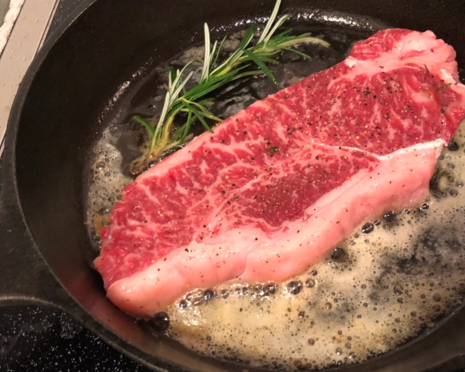 鑄鐵鍋美式煎牛扒           Cast iron pan steak的做法