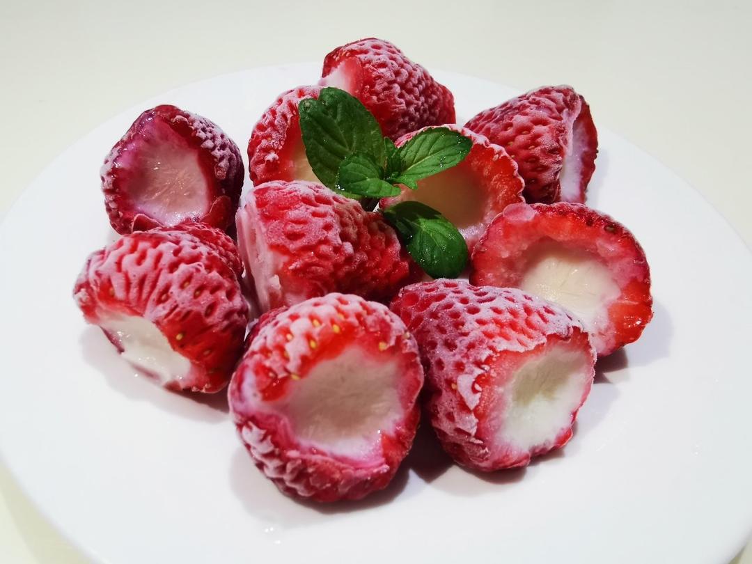 李世娇娇娇做的神仙草莓炼奶冰淇淋