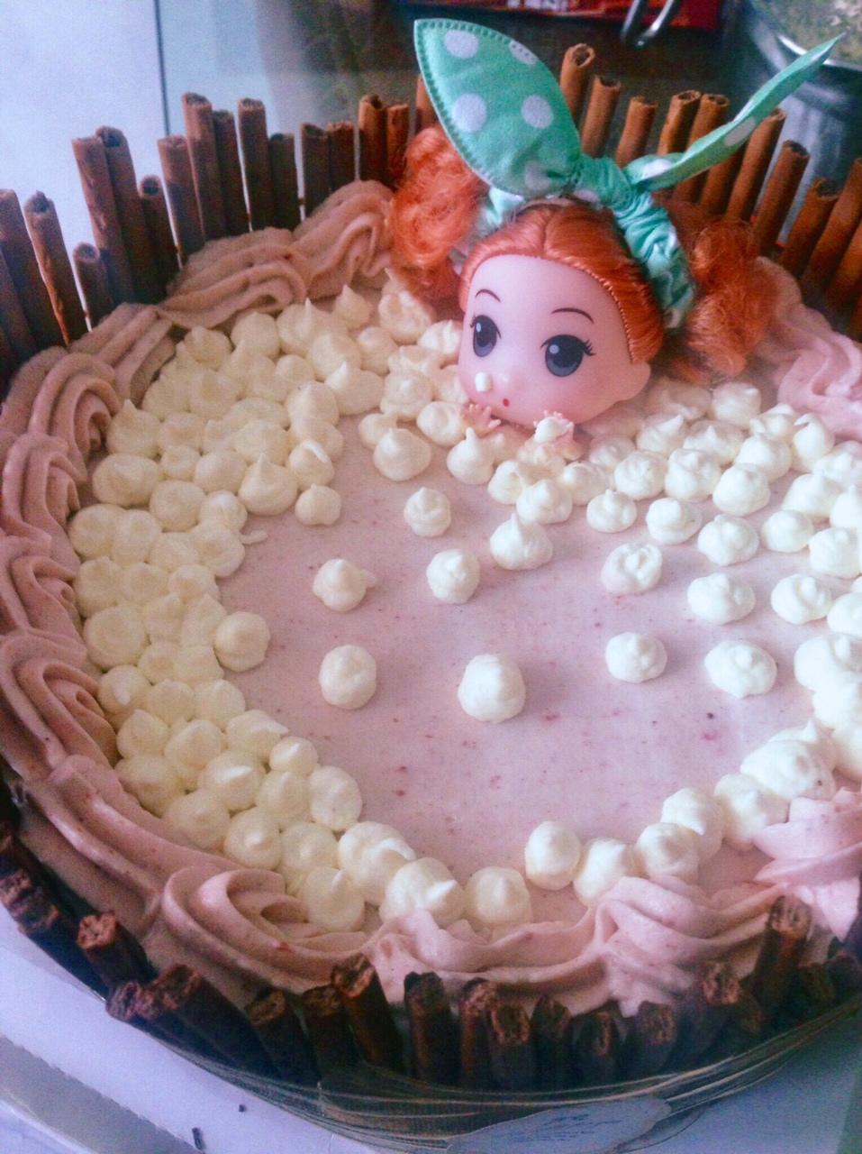 泡澡娃娃生日蛋糕（8寸）
