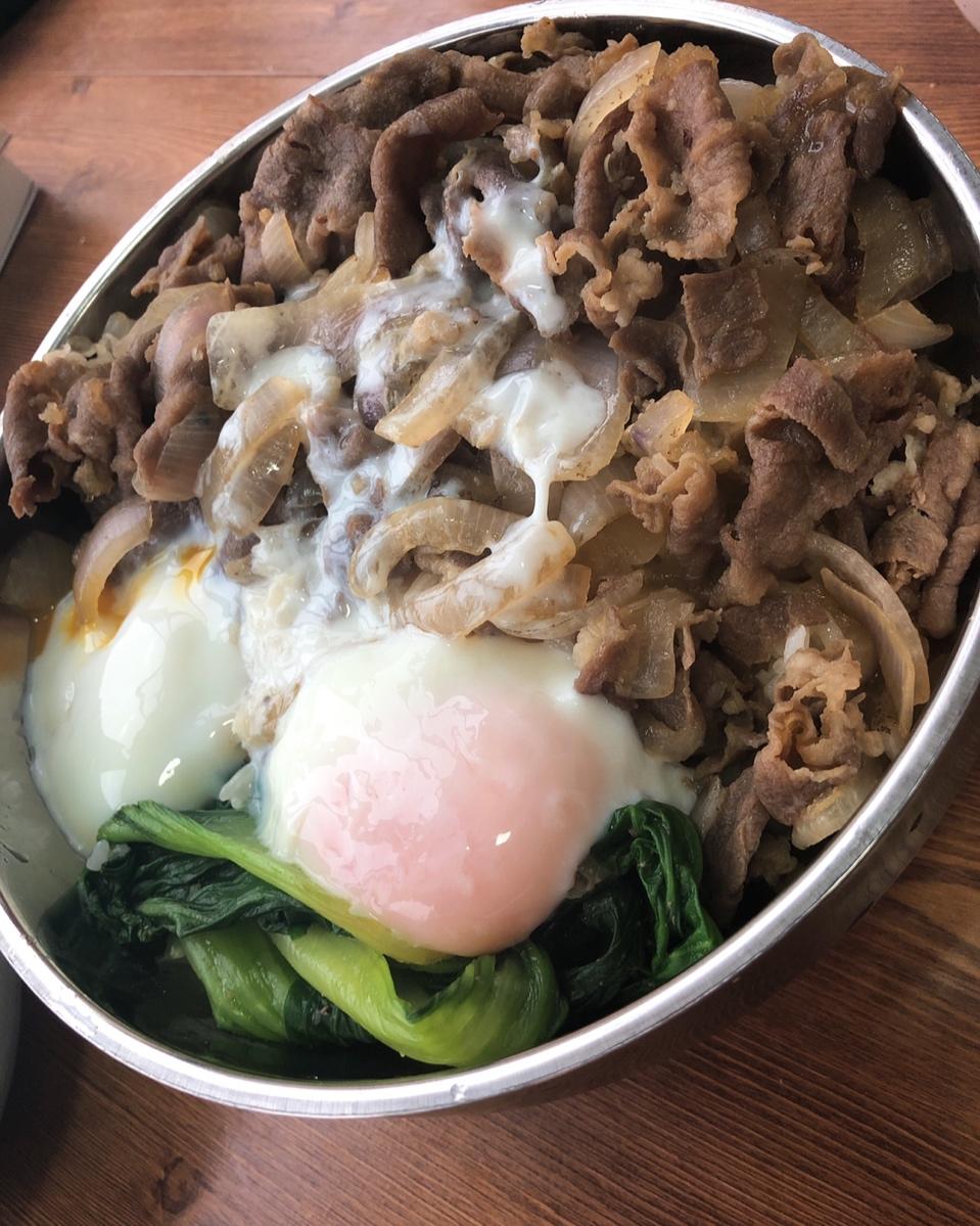 【温泉蛋肥牛盖饭】