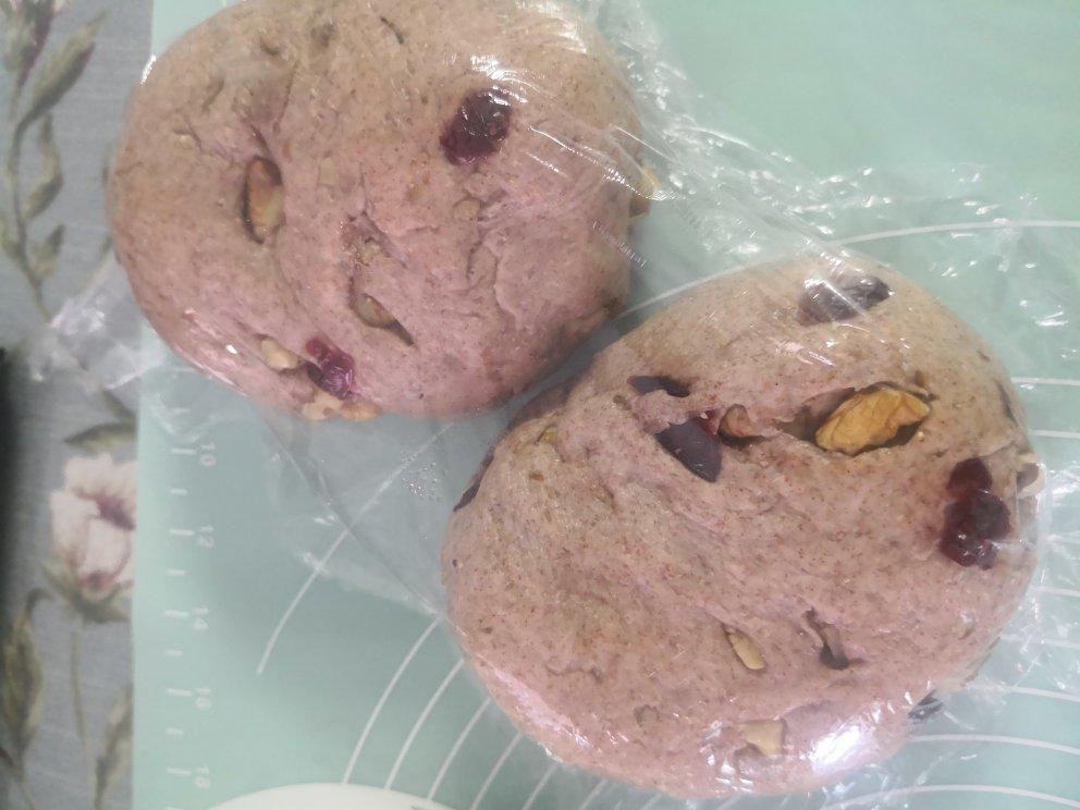 全麦蔓越莓核桃软欧包