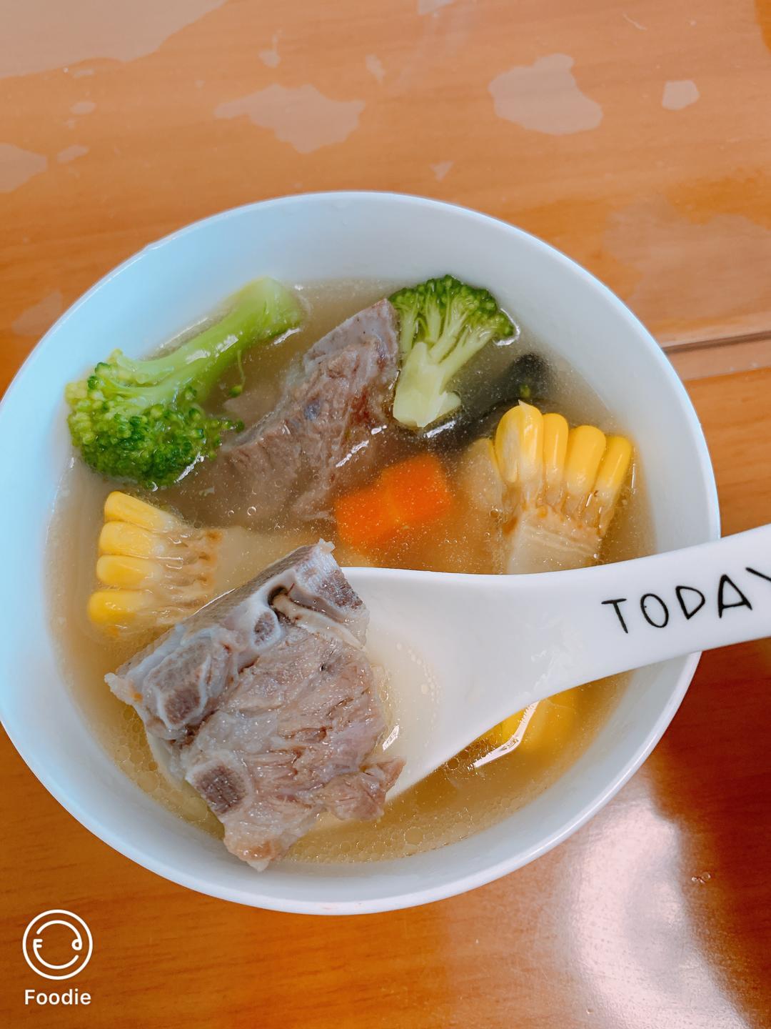 黑猪骨养生浓汤的做法