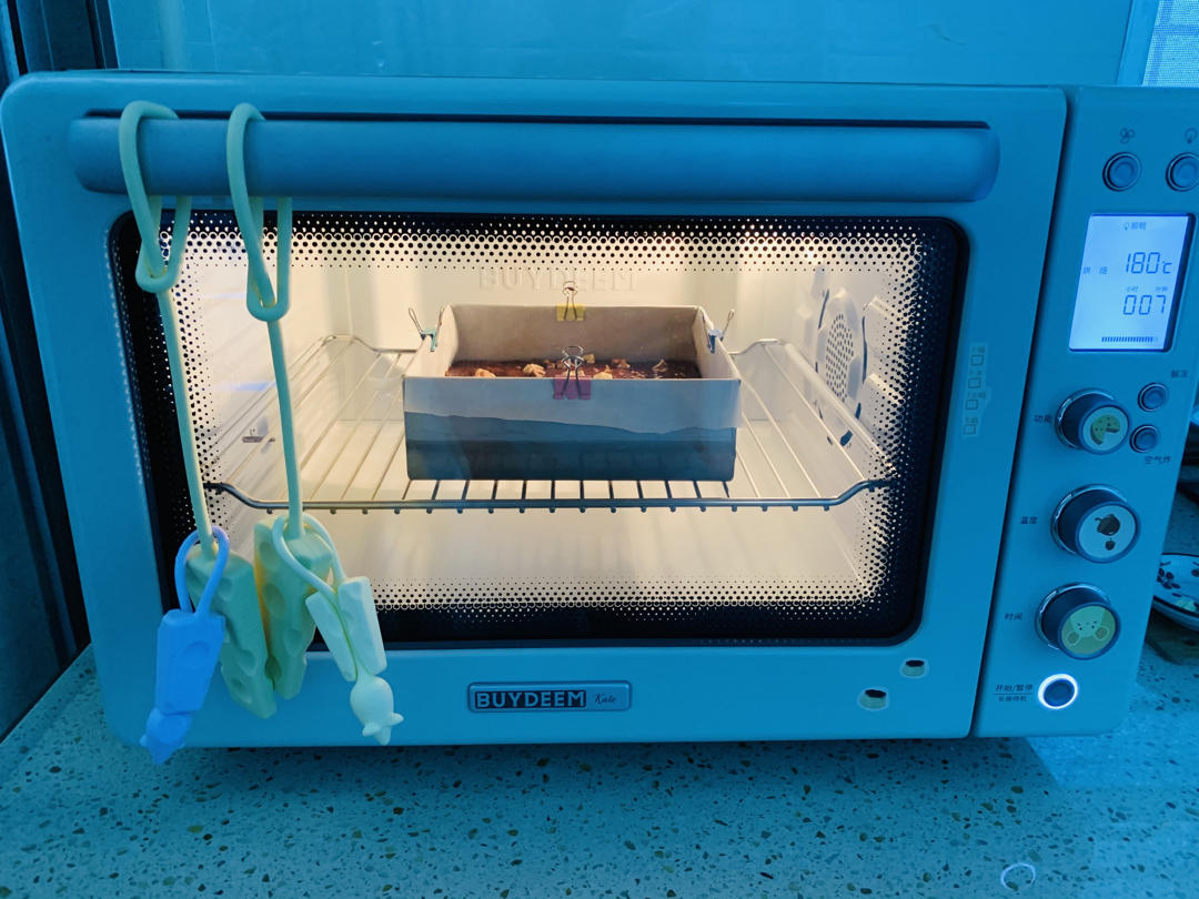 香味浓郁的巧克力布朗尼蛋糕