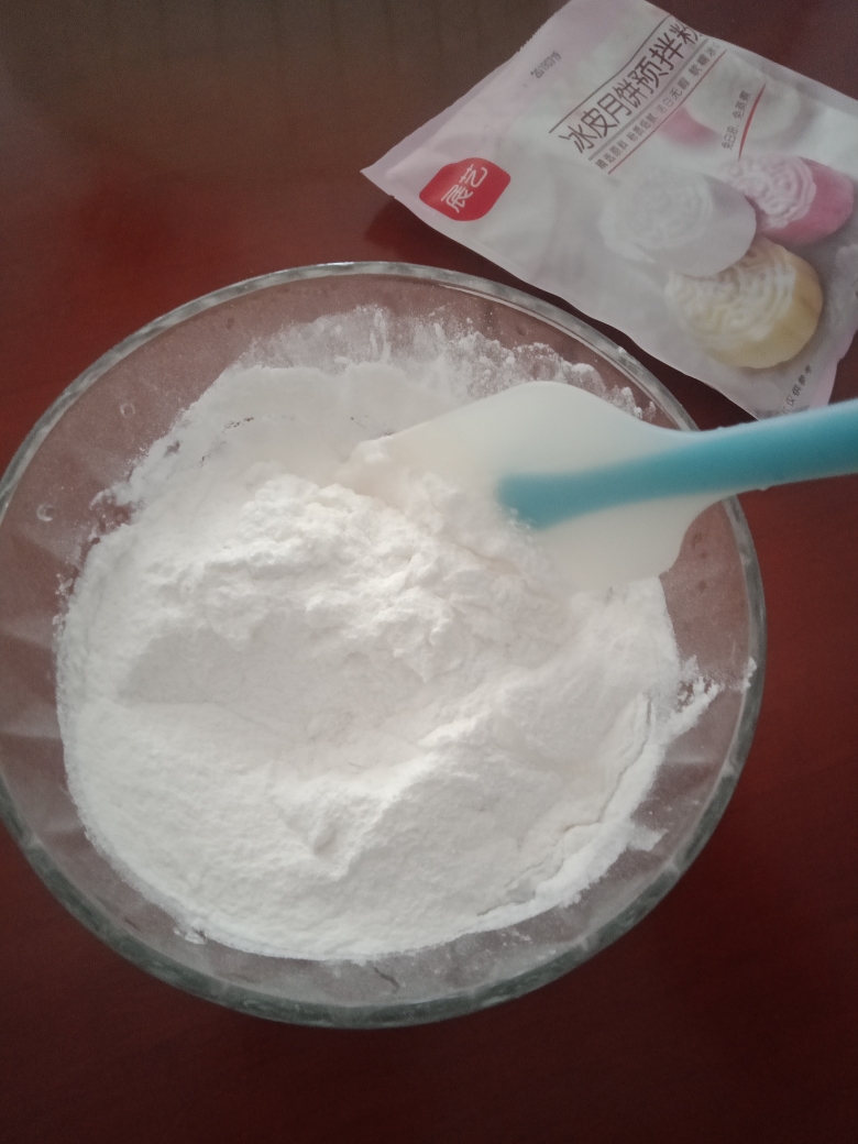 渴望吃冰皮月饼又想简单上手的，推荐这个冰皮月饼预拌粉做出的冰皮月饼，真的是超简单的做法 步骤4