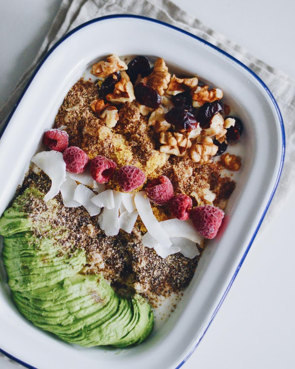 酸奶燕麦水果早餐粥