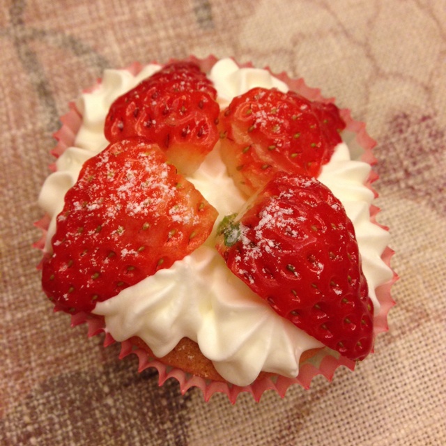 杯子草莓蛋糕cupcake