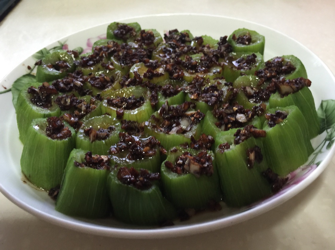 只需要五分钟就可以的美味蒜蓉蒸丝瓜