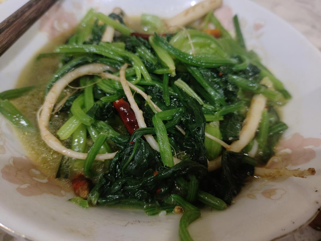 不涩口又嫩的清炒菠菜