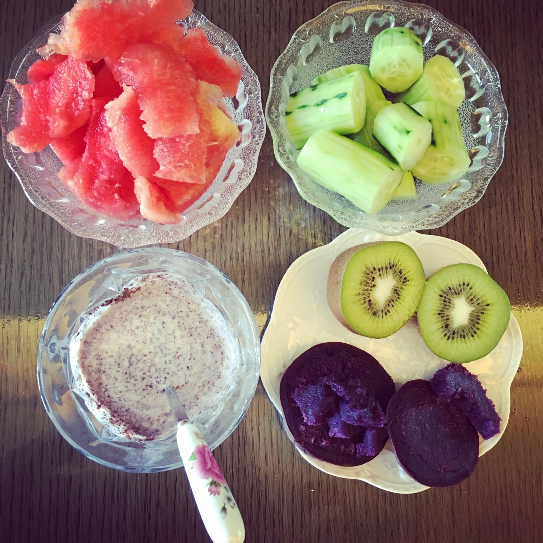 不急不躁吃早餐