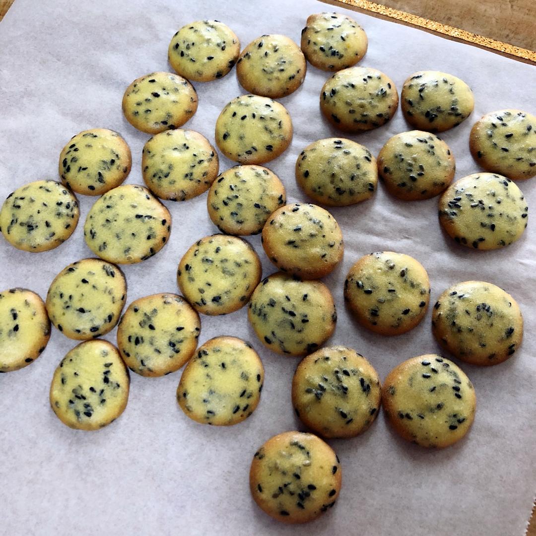 小时候的味道 — 芝麻鸡蛋薄脆饼干