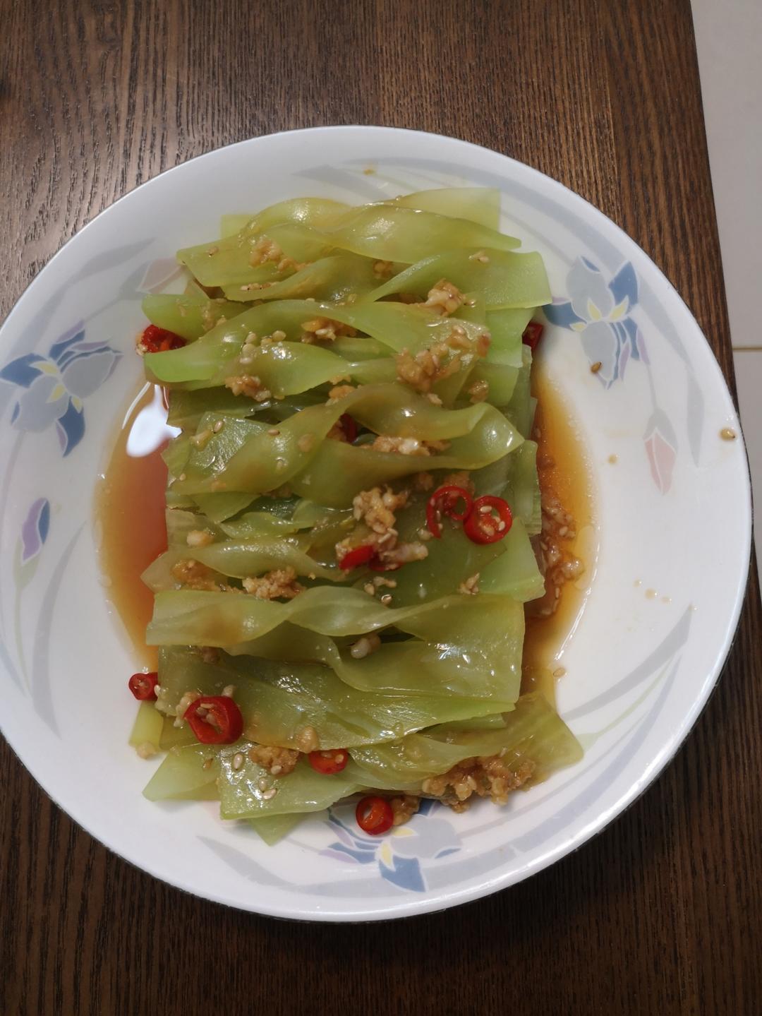 凉拌莴笋结