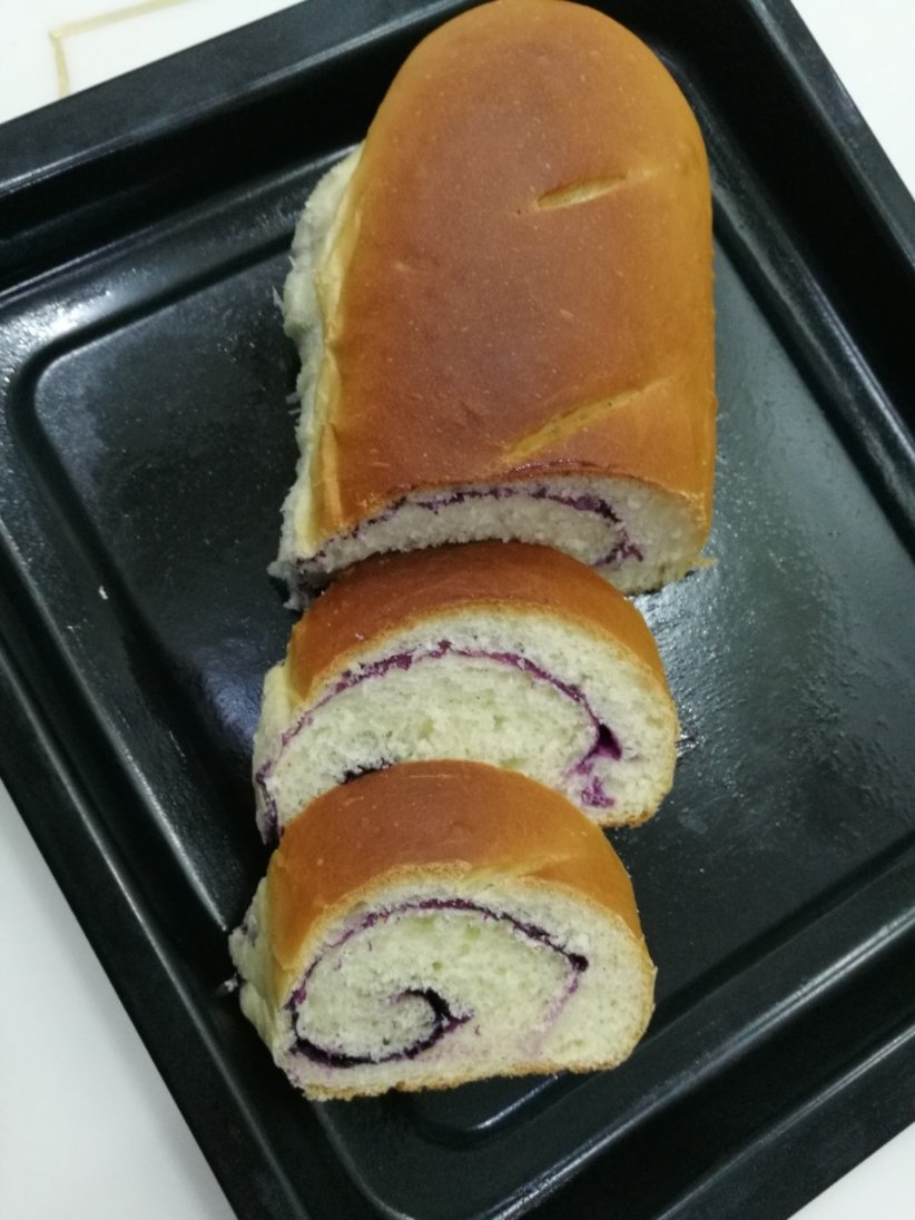 蓝莓果酱面包卷