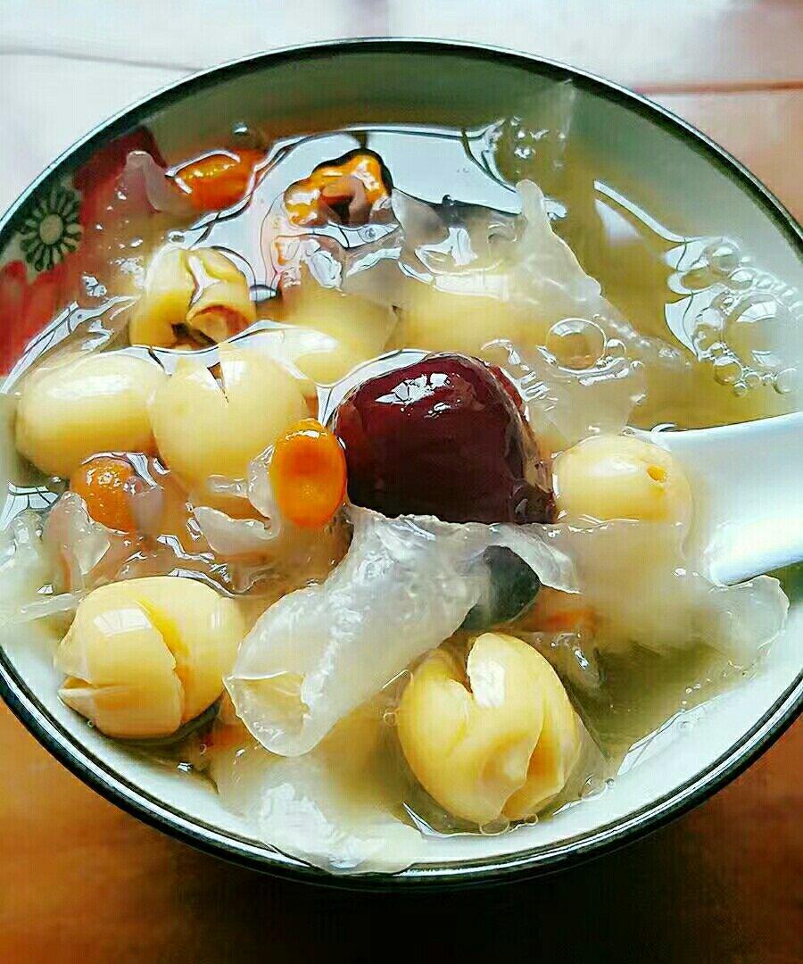 红枣银耳莲子羹