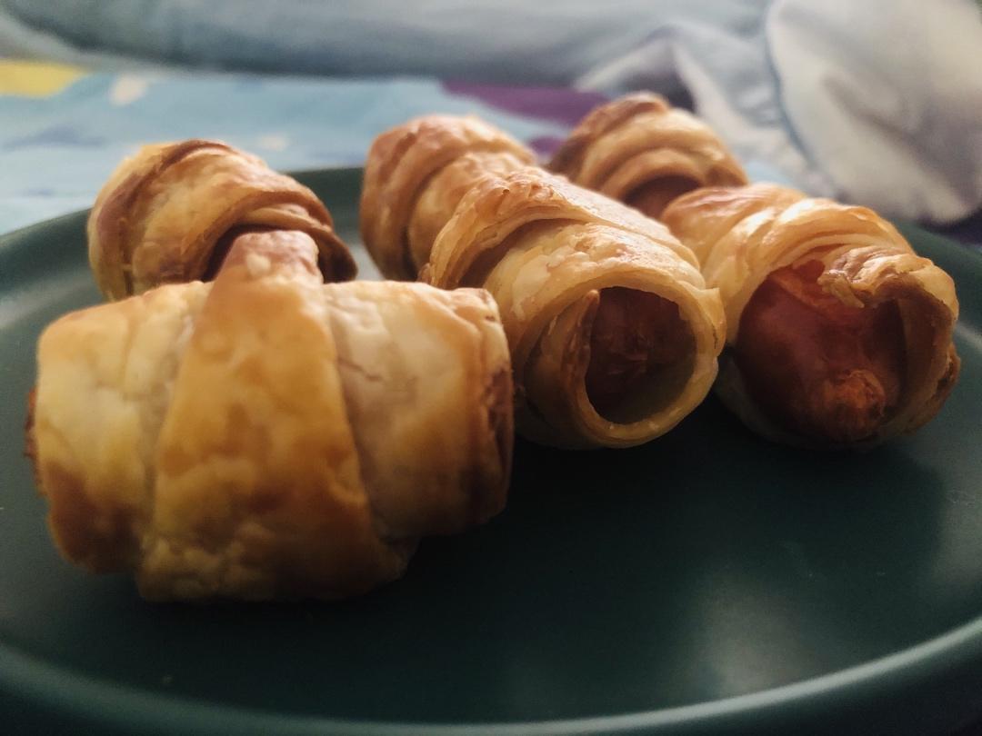 香肠酥皮卷：手抓饼皮还能这样吃，不用和面快速搞定早餐