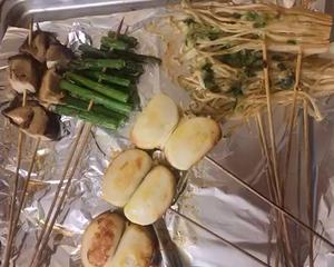日式盐烤烧鸟（京葱鸡肉、独家葱烤金针菇、土豆片等等）的做法 步骤12