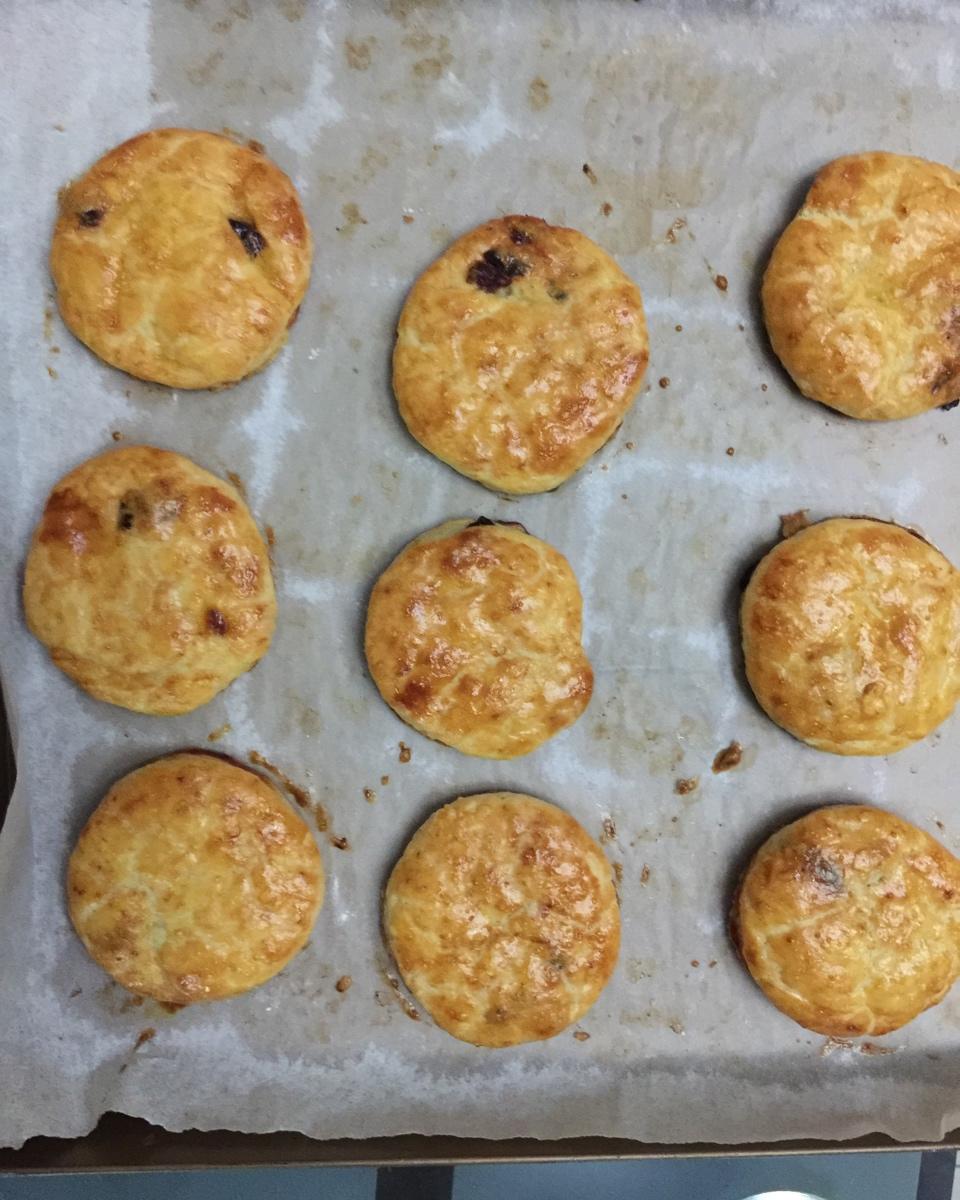 【视频】3分钟 奶油司康Scone(可能是世界上最快手的司康) 消耗淡奶油～