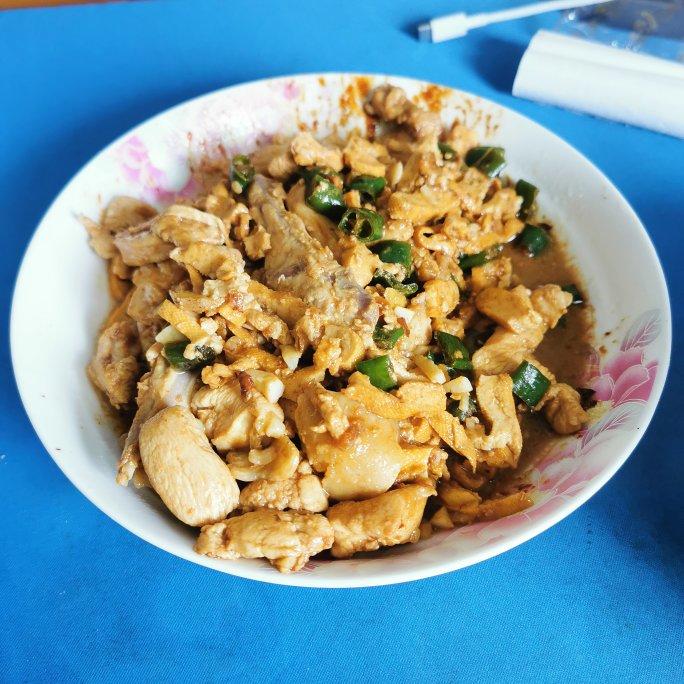 咸鲜可口的青红椒炒鸡丁