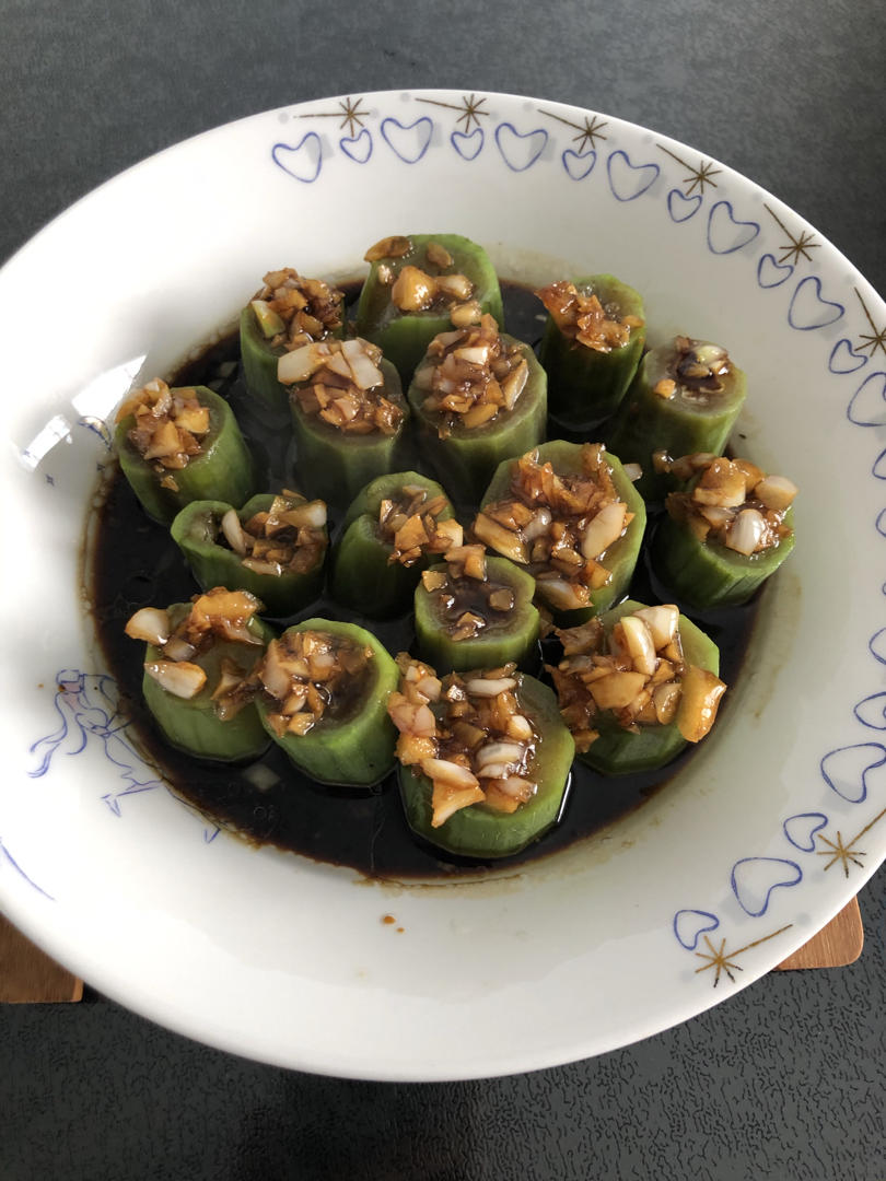 只需要五分钟就可以的美味蒜蓉蒸丝瓜
