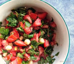 简单快手清新西红柿拌薄荷鹰嘴豆的做法 步骤4