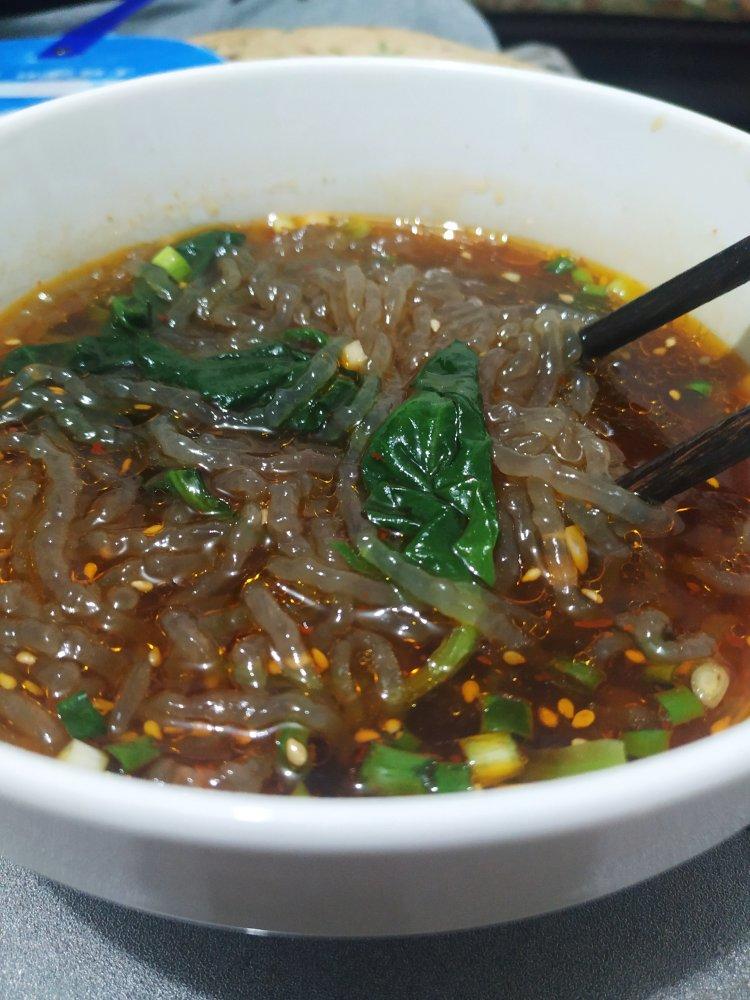 厨房小白都会的超级简单过瘾的酸辣粉