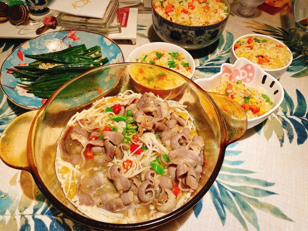 酸汤肥牛金针菇