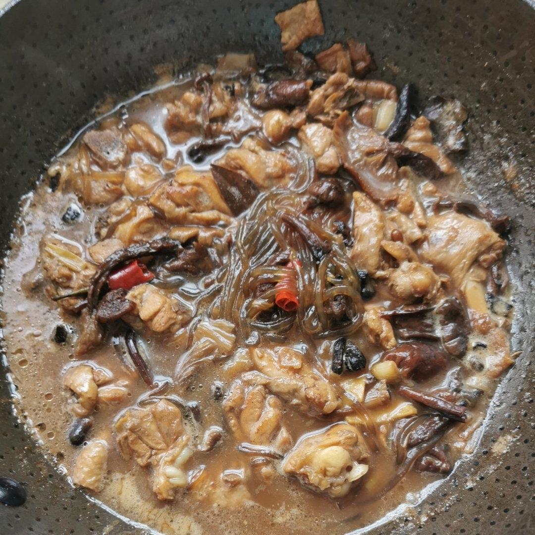 厨师长教你：“小鸡炖蘑菇”的家常做法，汤鲜肉美味，先收藏起来